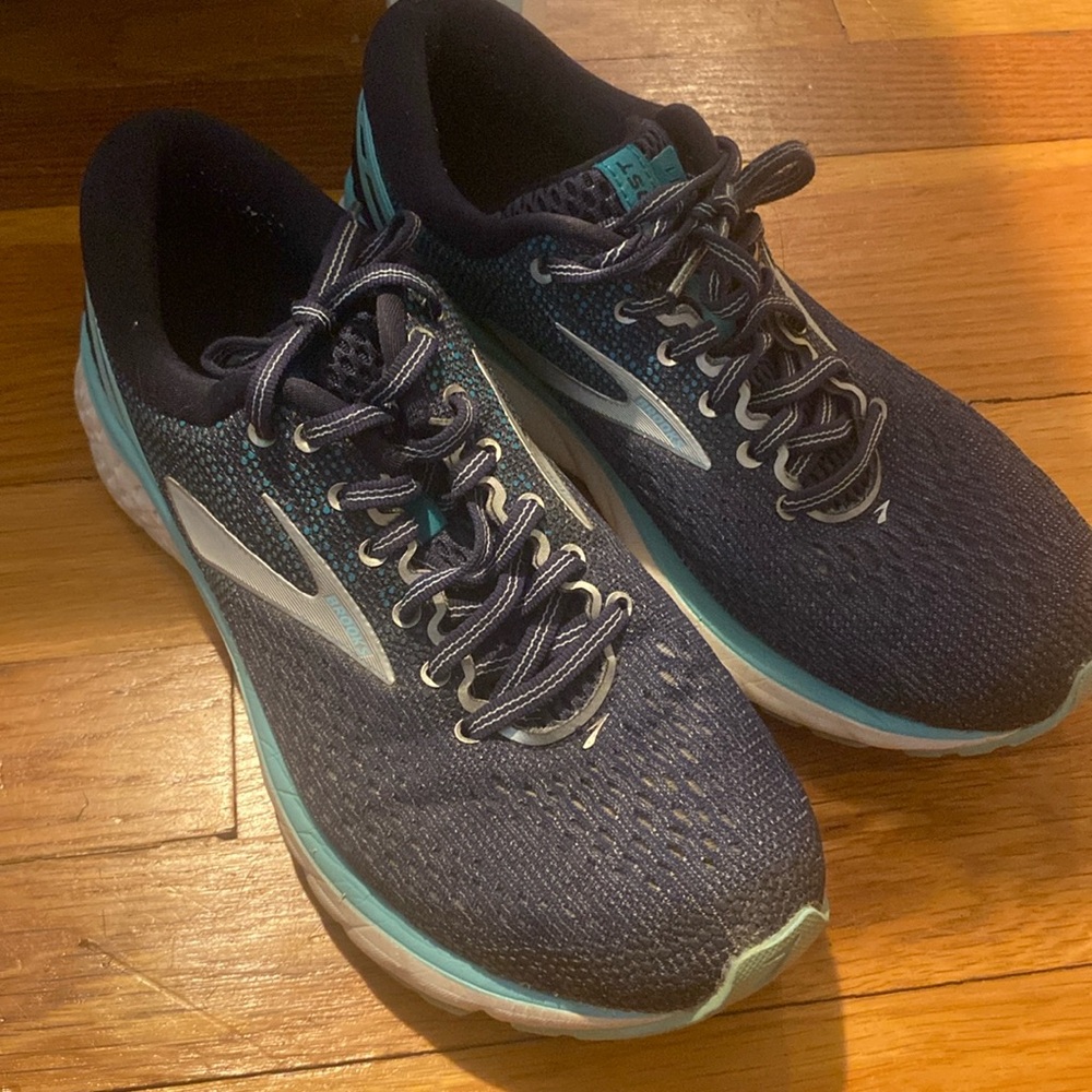 Brooks Running Shoe, size 8.5 women’s